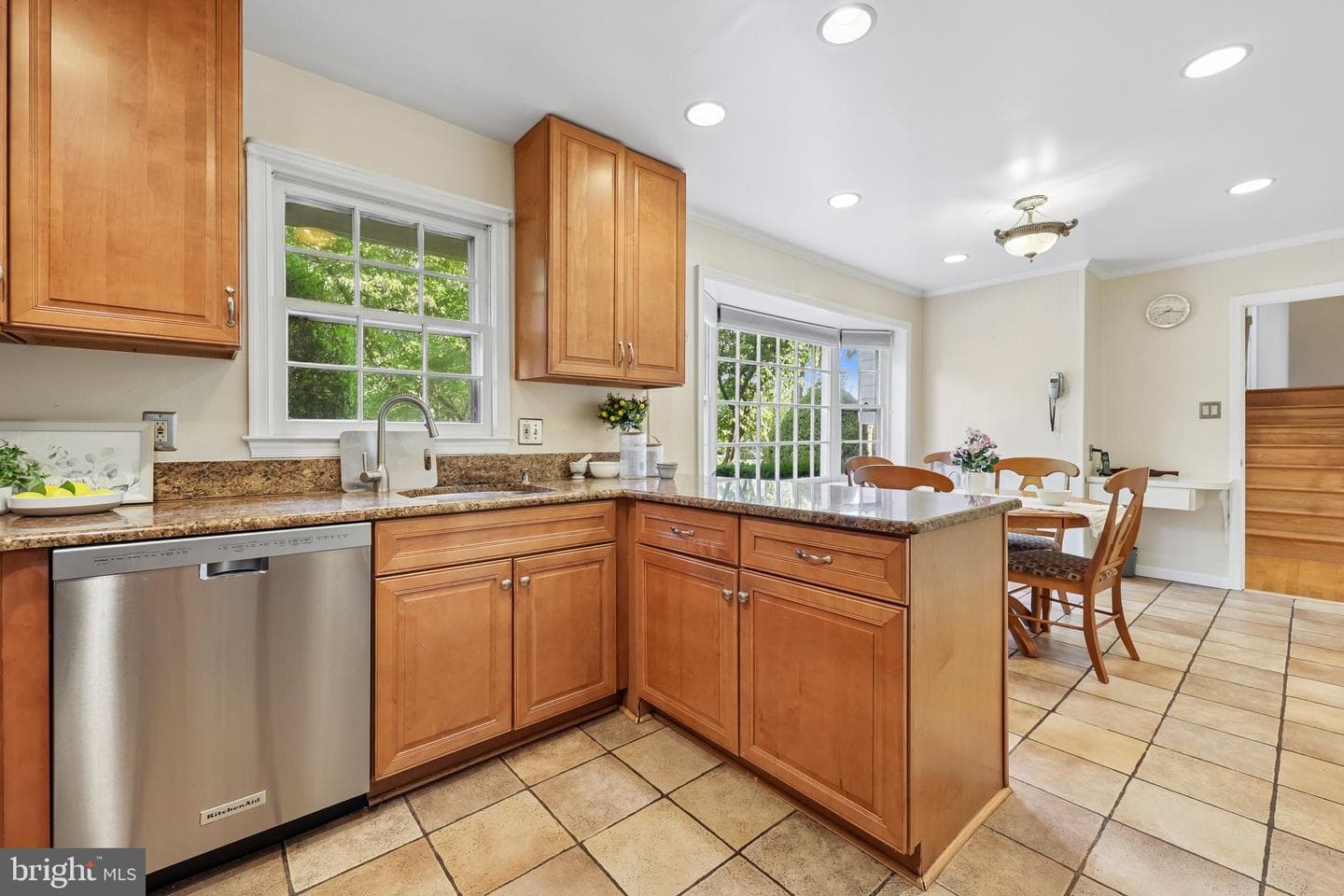 2205 Abbotsford photo 11
