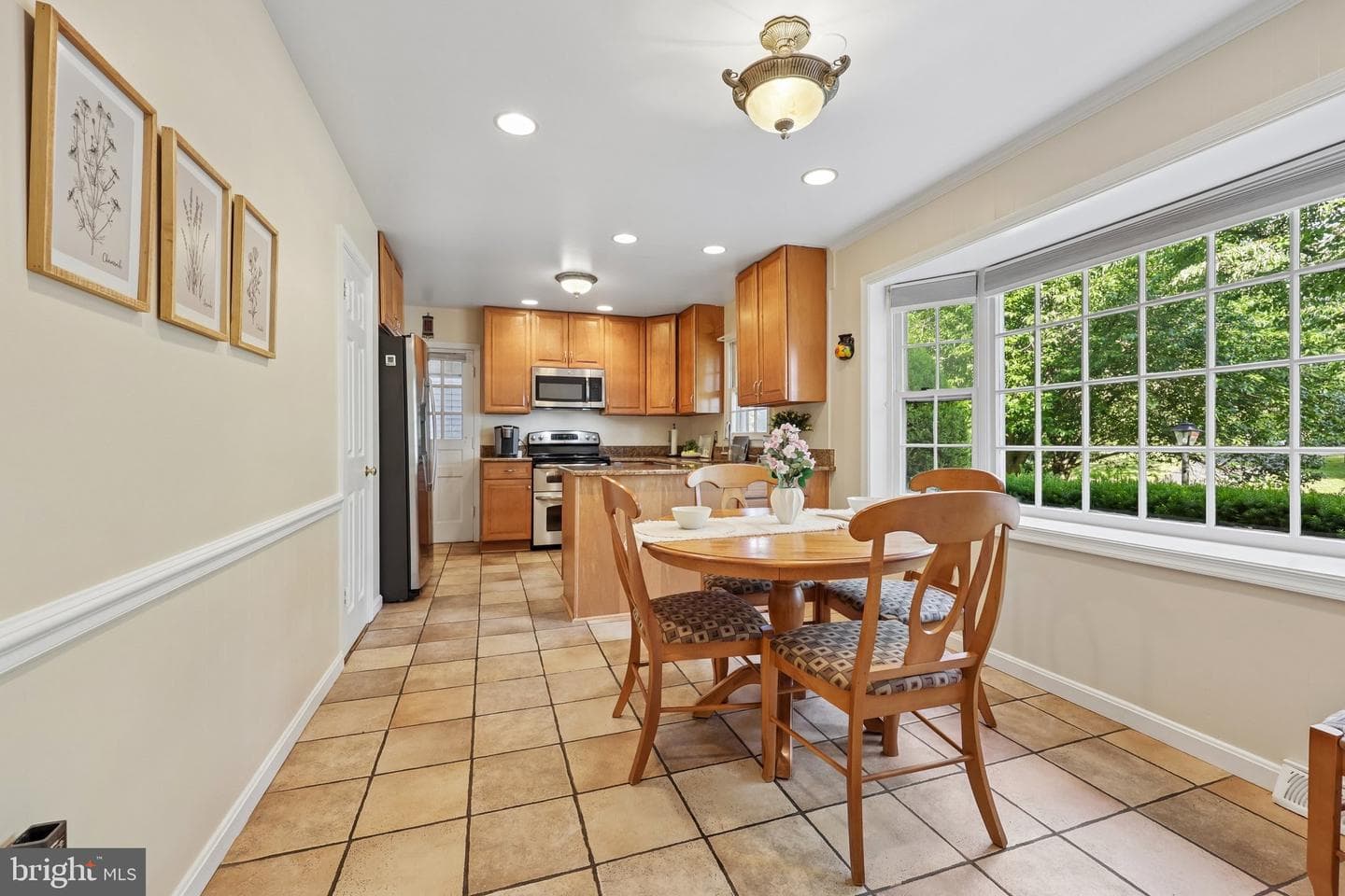 2205 Abbotsford photo 14