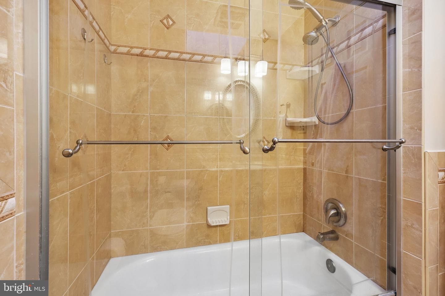 2205 Abbotsford photo 21