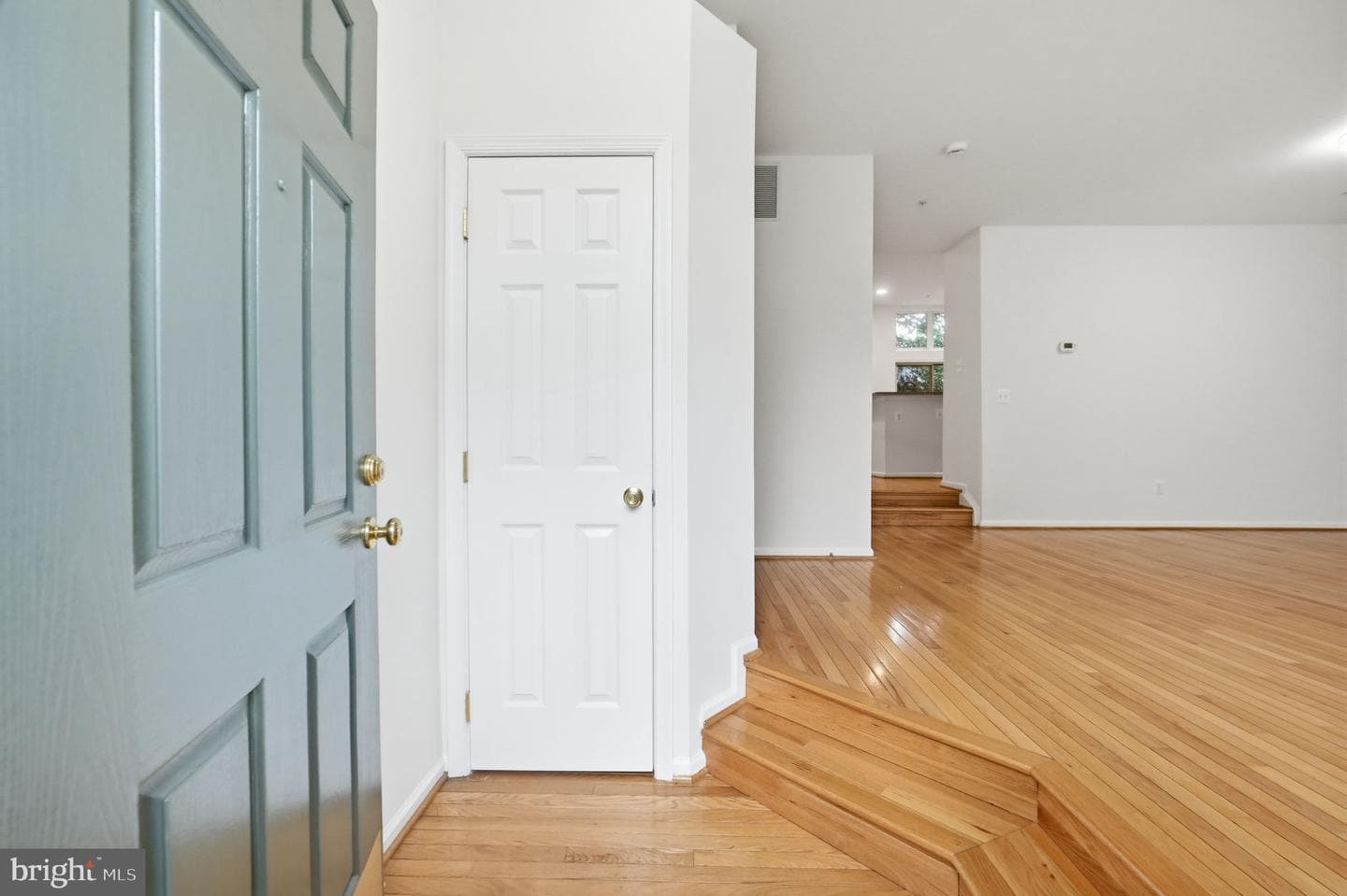 4118 Leclair Court photo 3