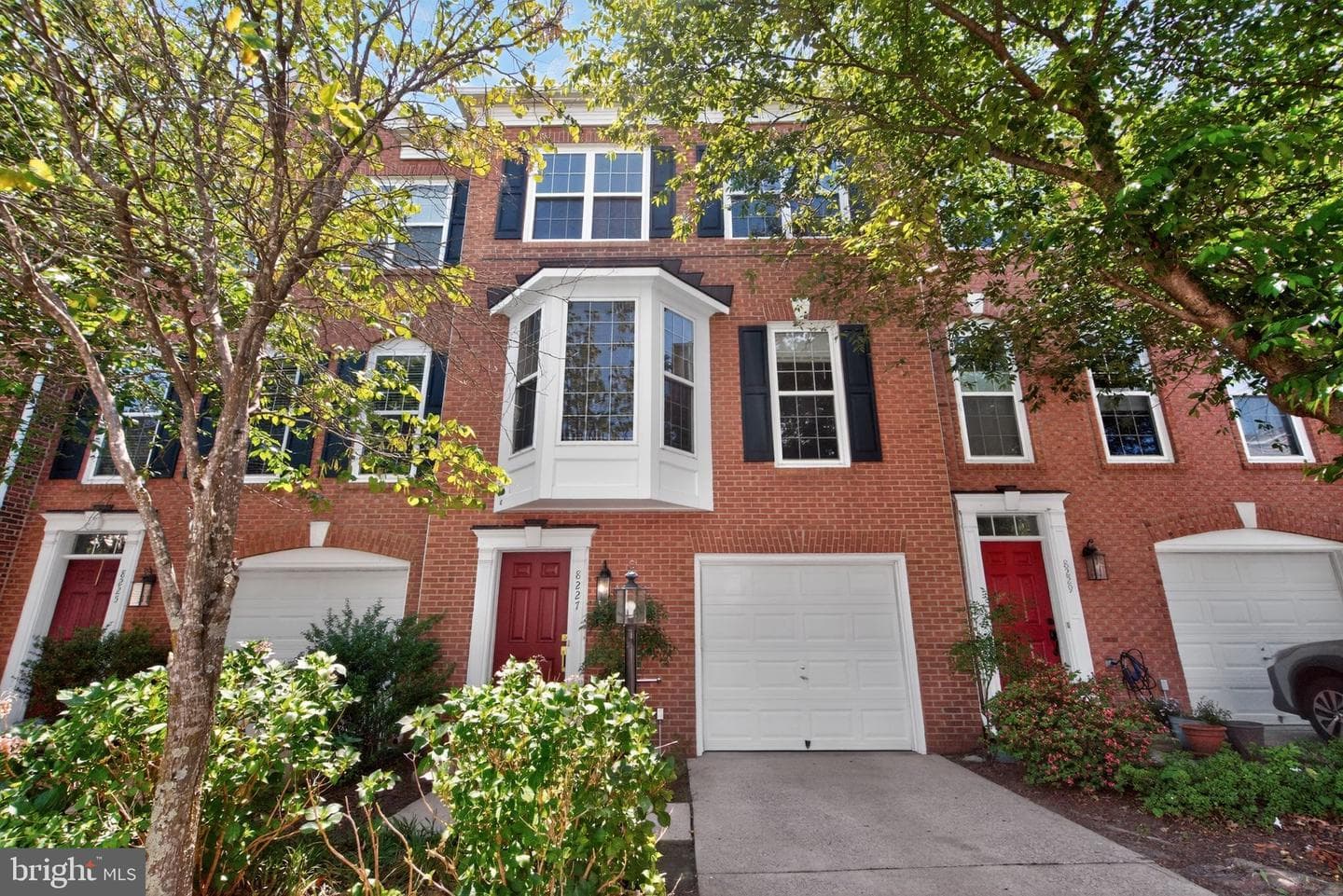 8227 Singleleaf Lane