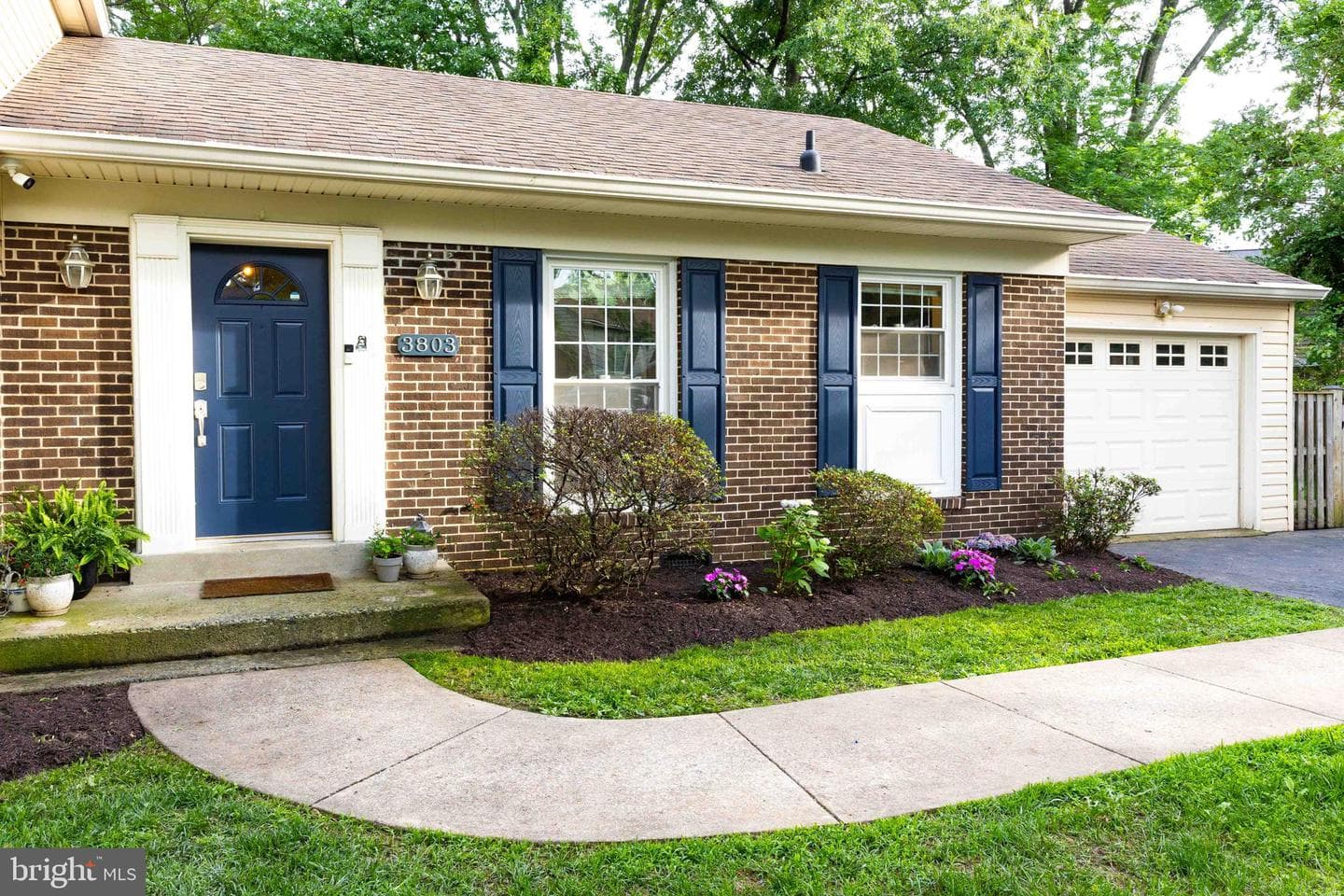 3803 Stoneybrooke Court photo 2