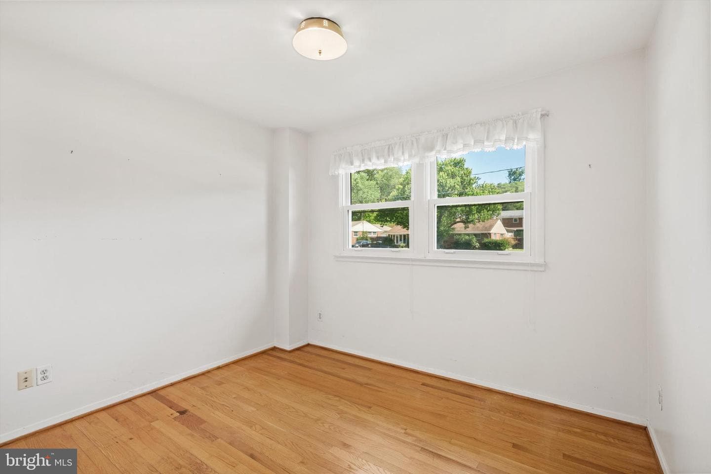 5308 Inverchapel Road photo 15