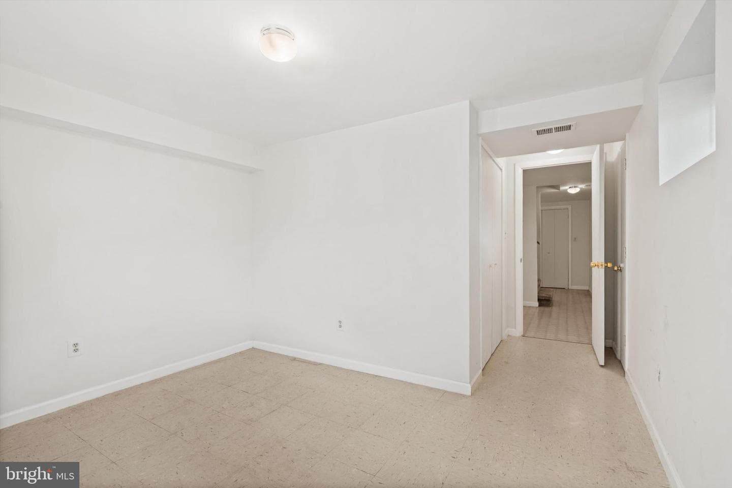 5308 Inverchapel Road photo 19