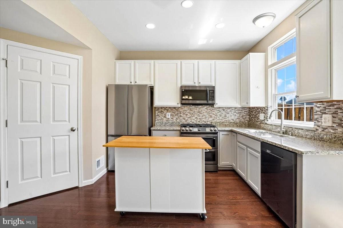 6845 Stone Maple Terrace photo 11