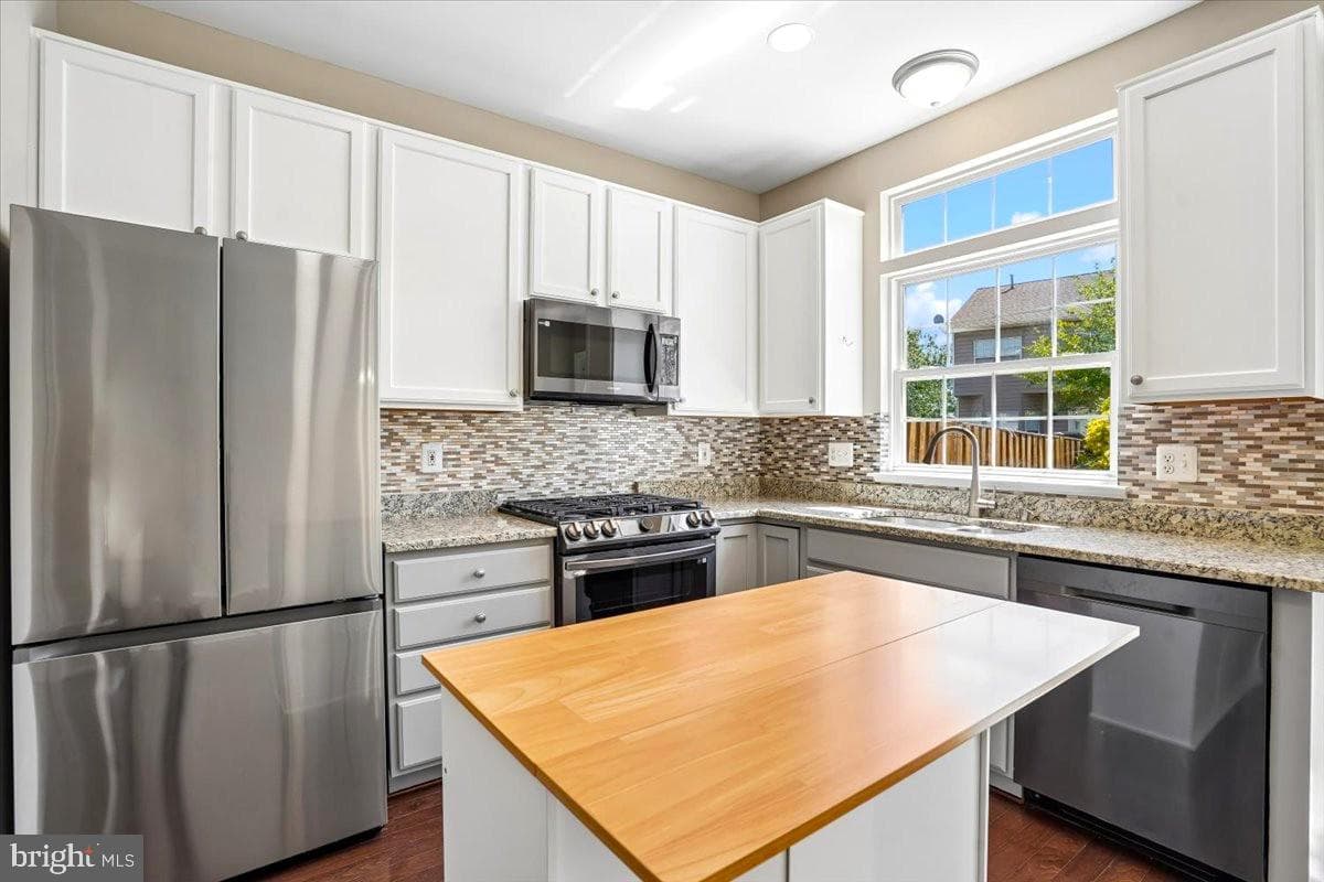 6845 Stone Maple Terrace photo 12