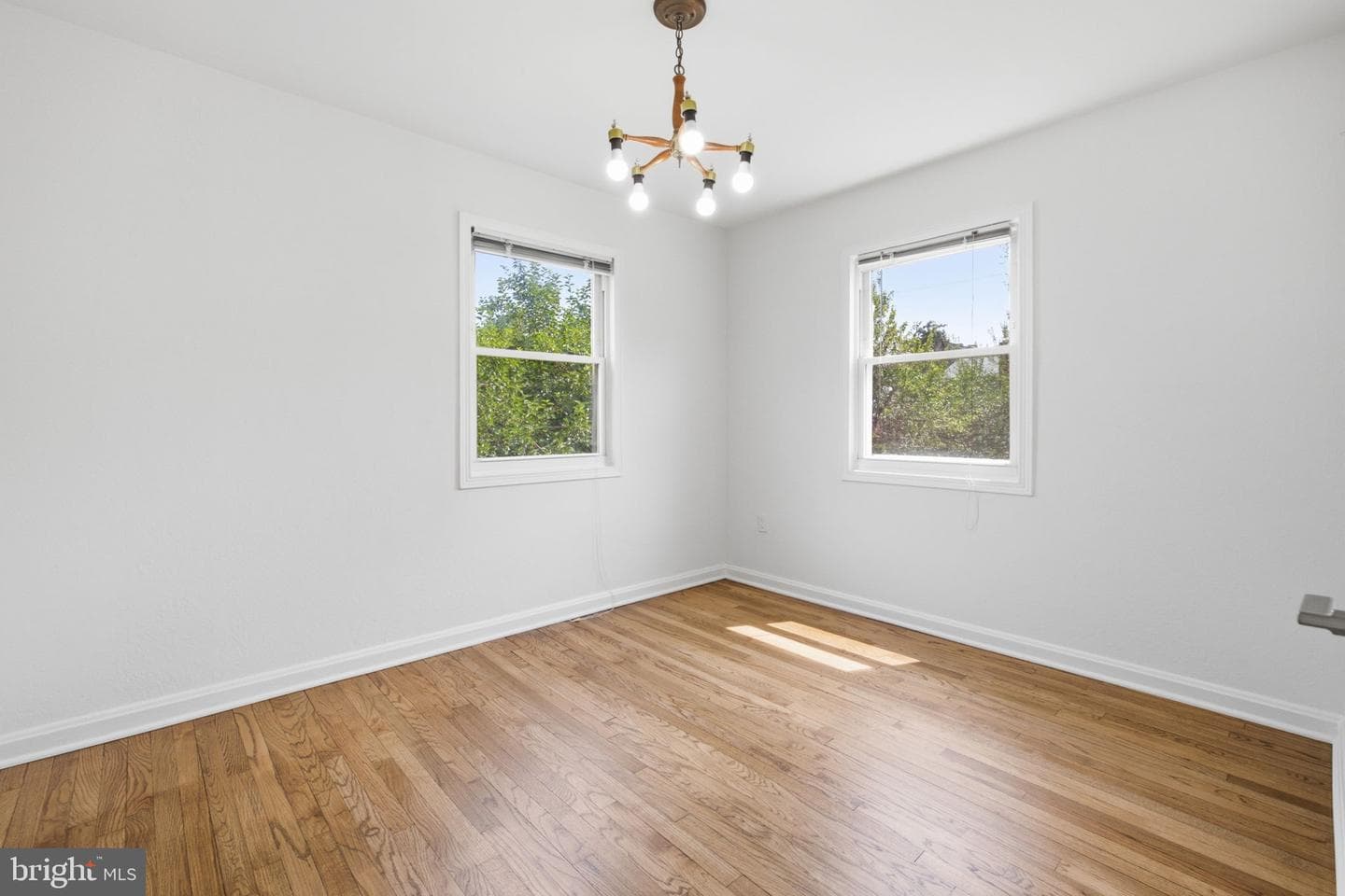 2033 Arlington Terrace photo 29