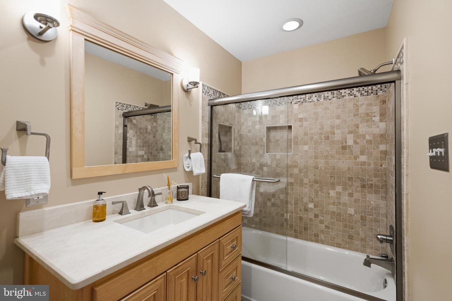 8611 Cyrus Place photo 22