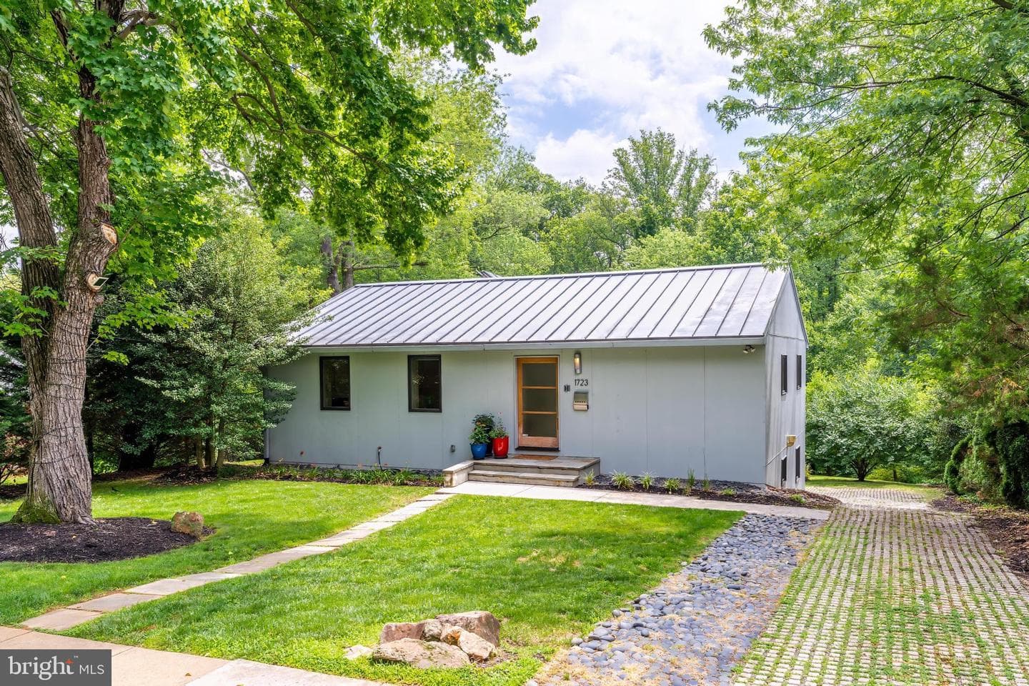 1723 Melbourne Drive photo 3
