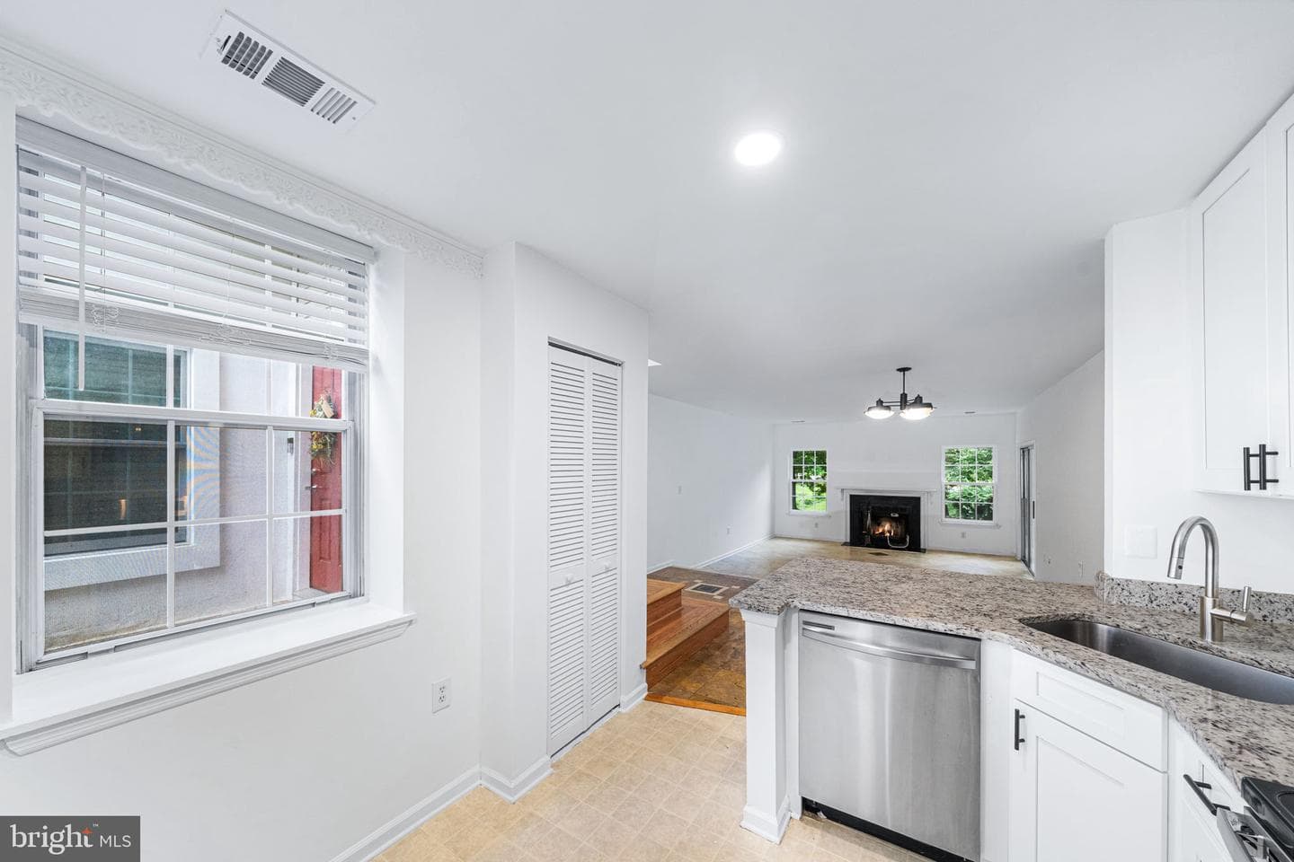 2912 Yarling Court photo 9