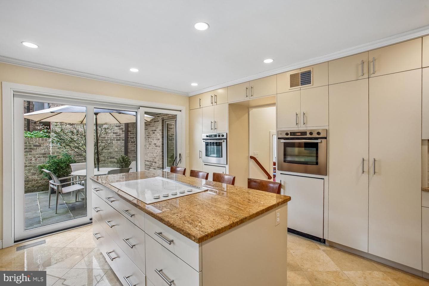 700 Belgrove Road photo 14