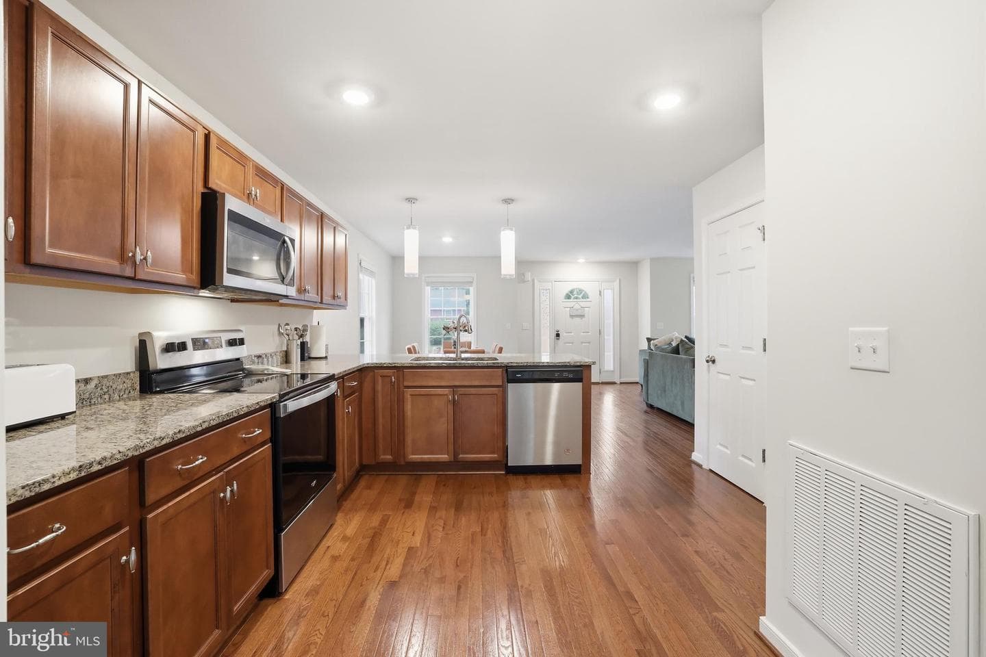 8528 Engleside Street photo 14