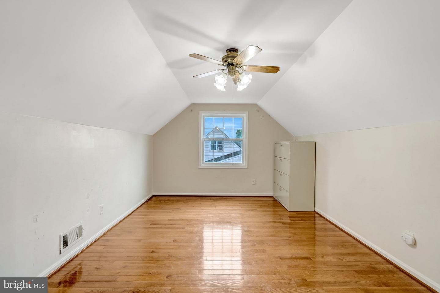 5910 Flanders Street photo 21