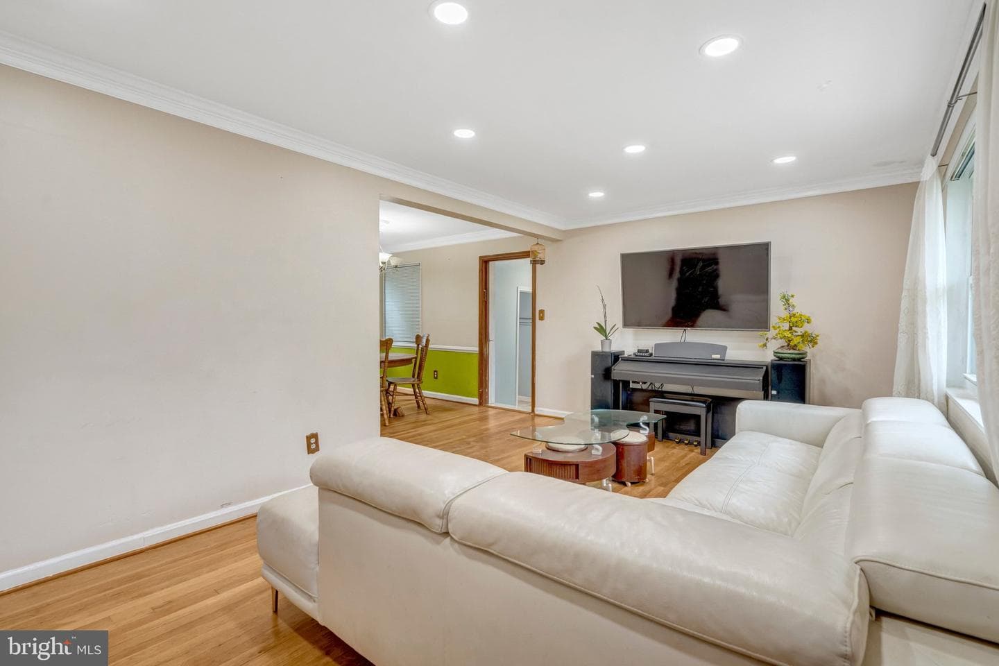 5910 Flanders Street photo 5