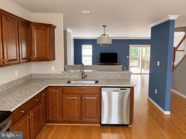 8584 Enochs Drive photo 5