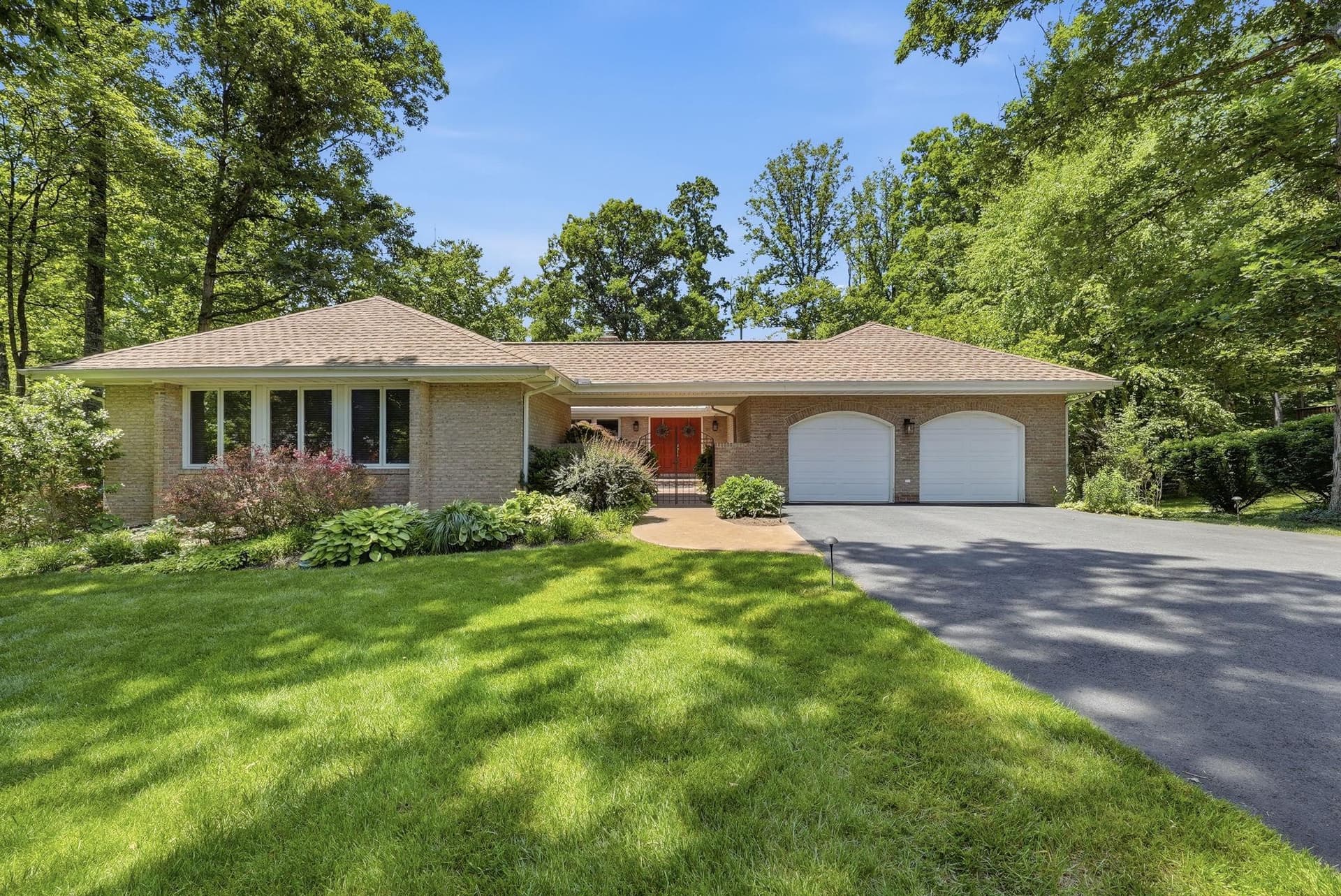 7512 Rambling Ridge Drive photo 1