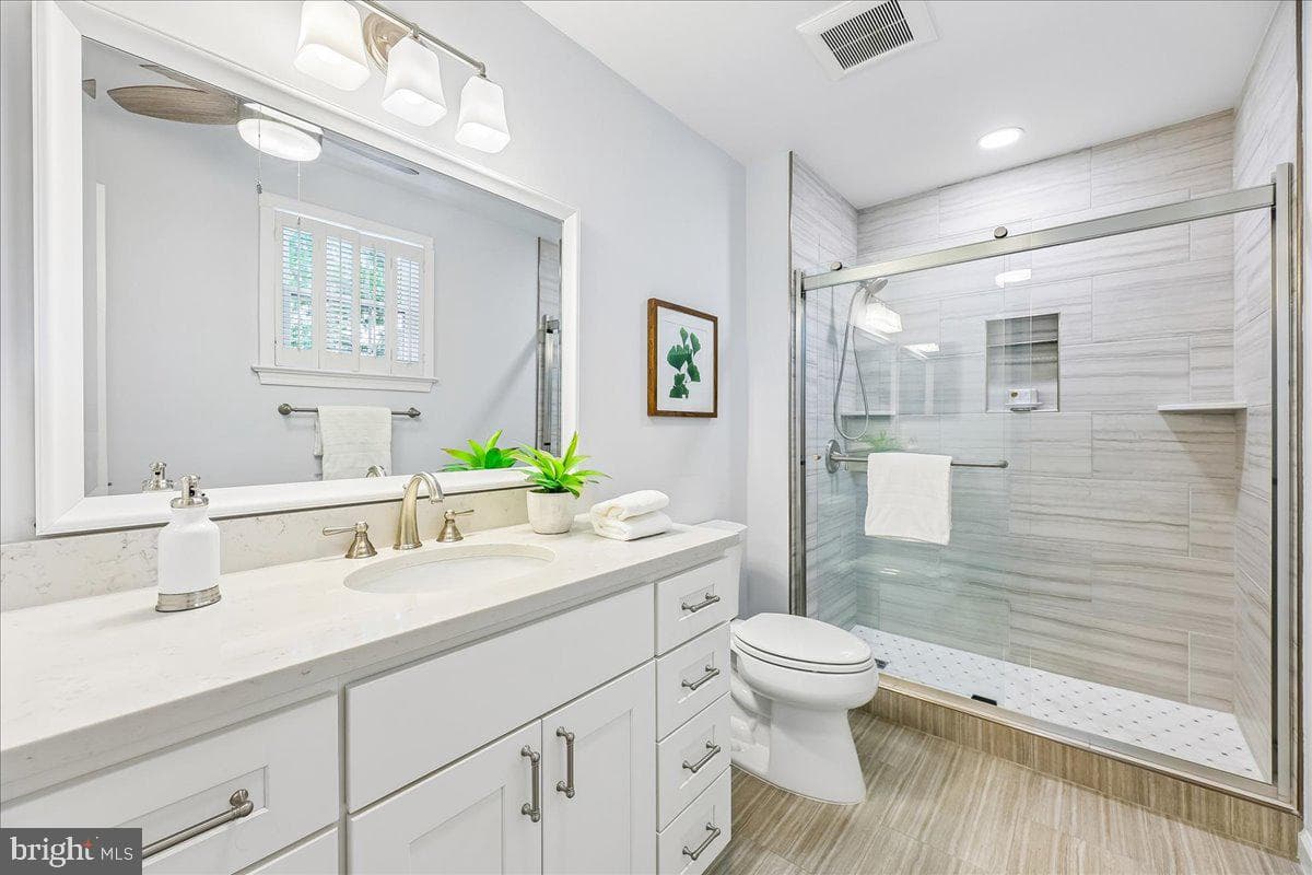 9804 Dansk Court photo 31
