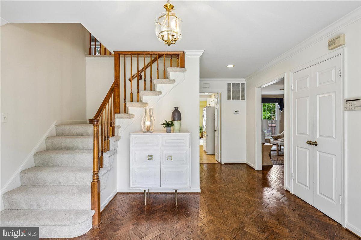 9804 Dansk Court photo 4