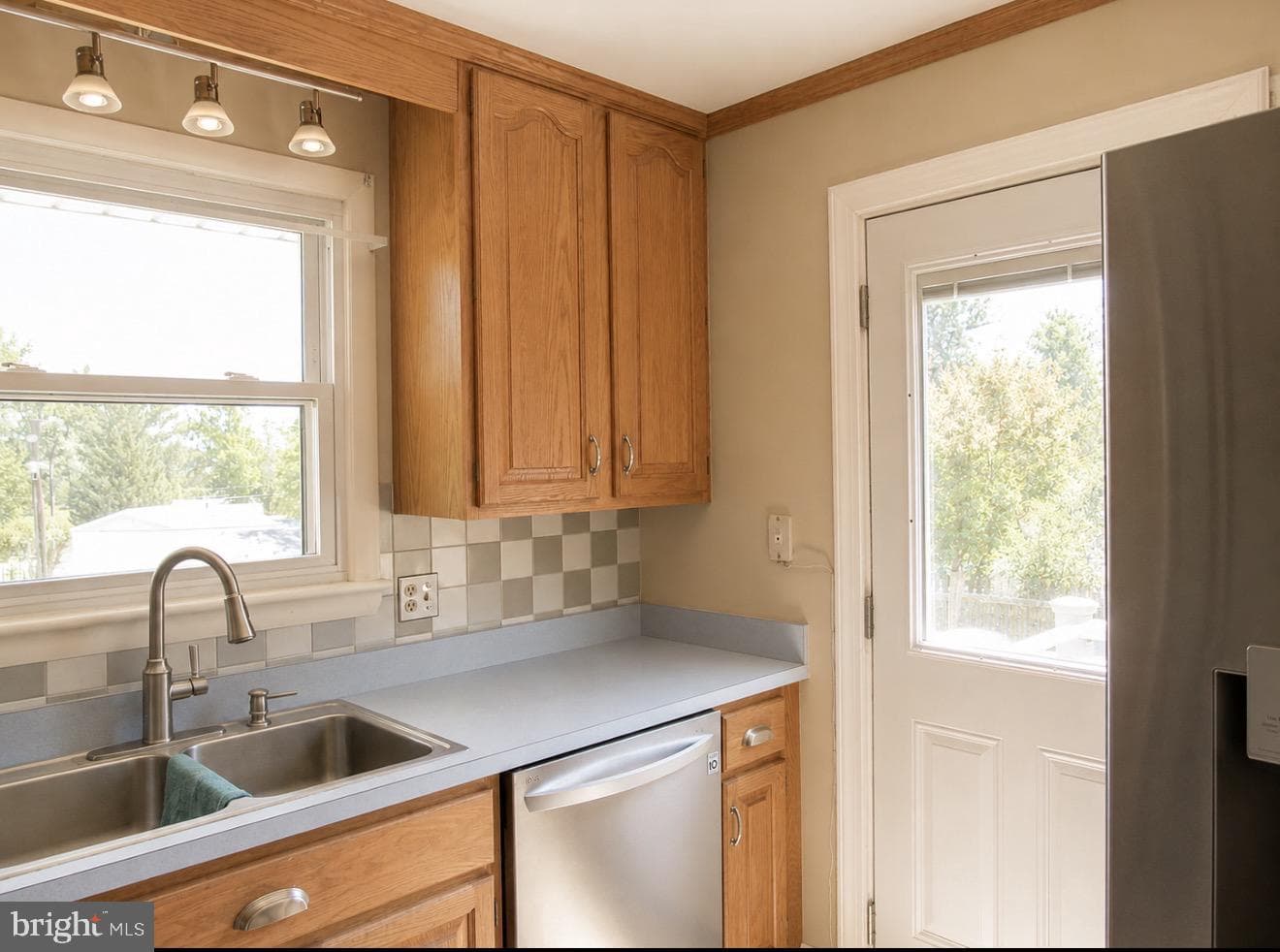 8909 Sylvania Street photo 11