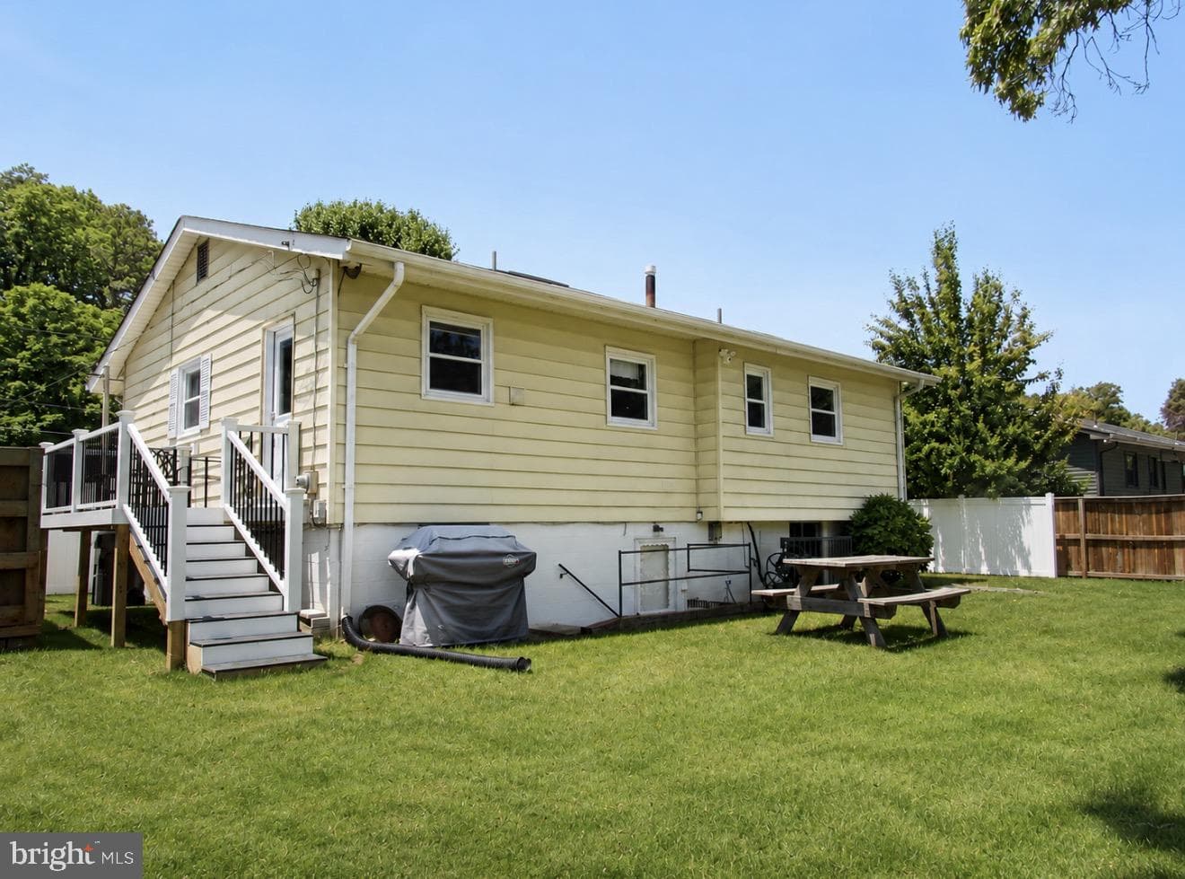 8909 Sylvania Street photo 3