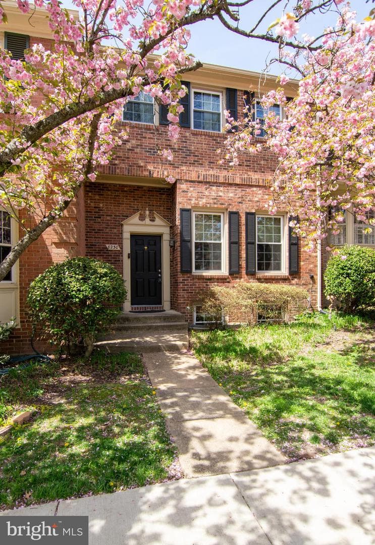 8230 La Faye Court photo 2