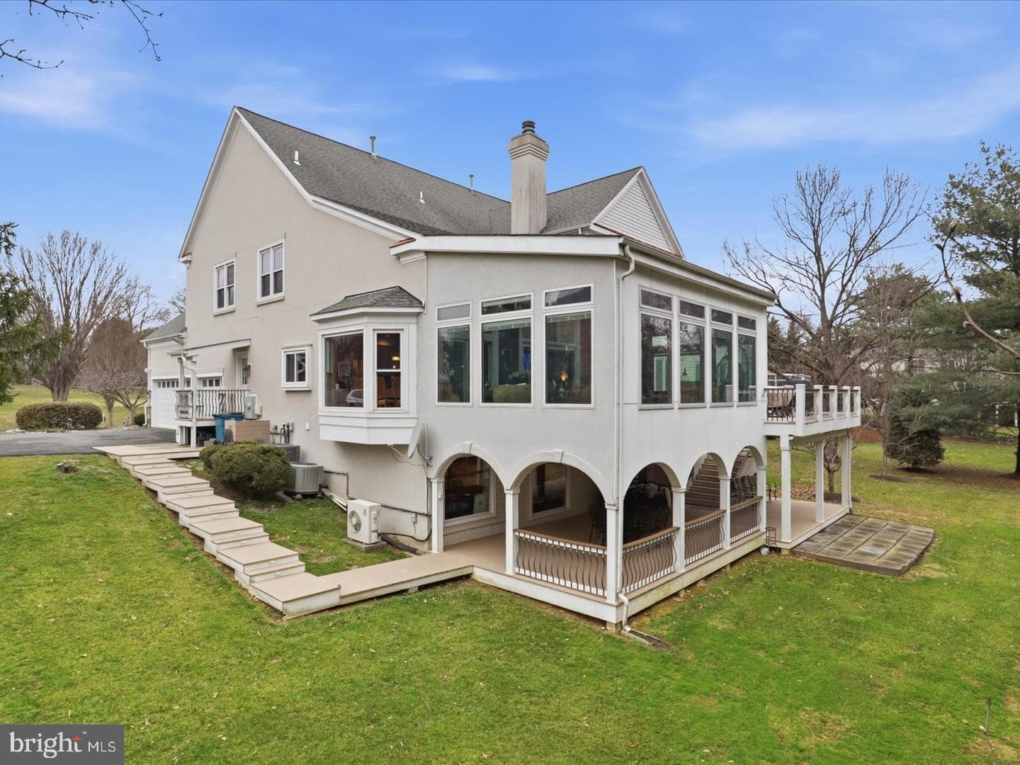 1465 Mayhurst Boulevard photo 3