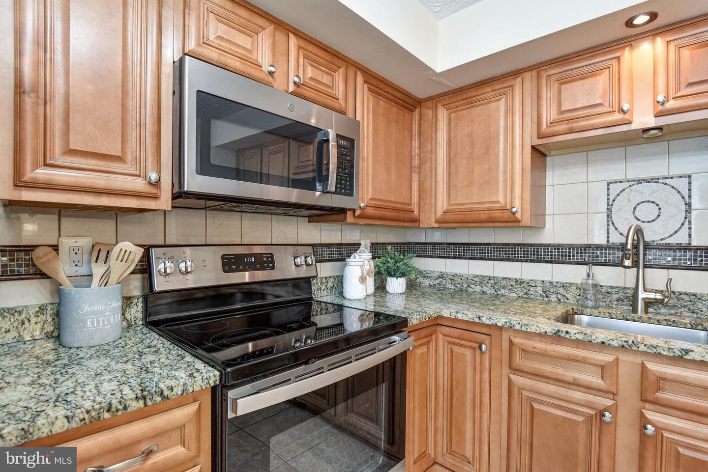 5579 Glasgow Woods Court photo 6