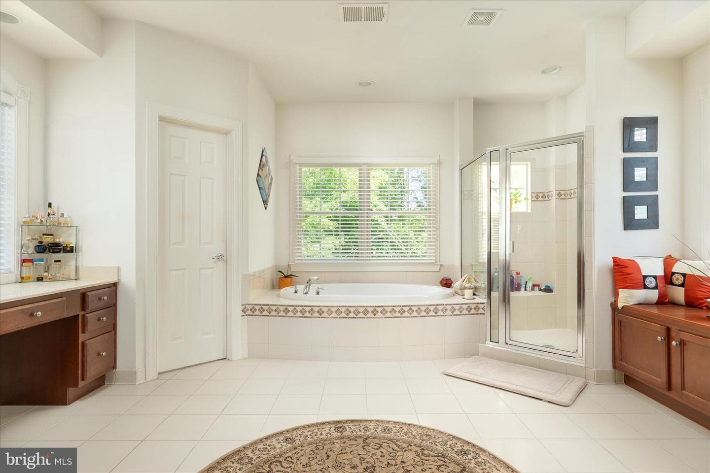 8906 Laurel Overlook Drive photo 26