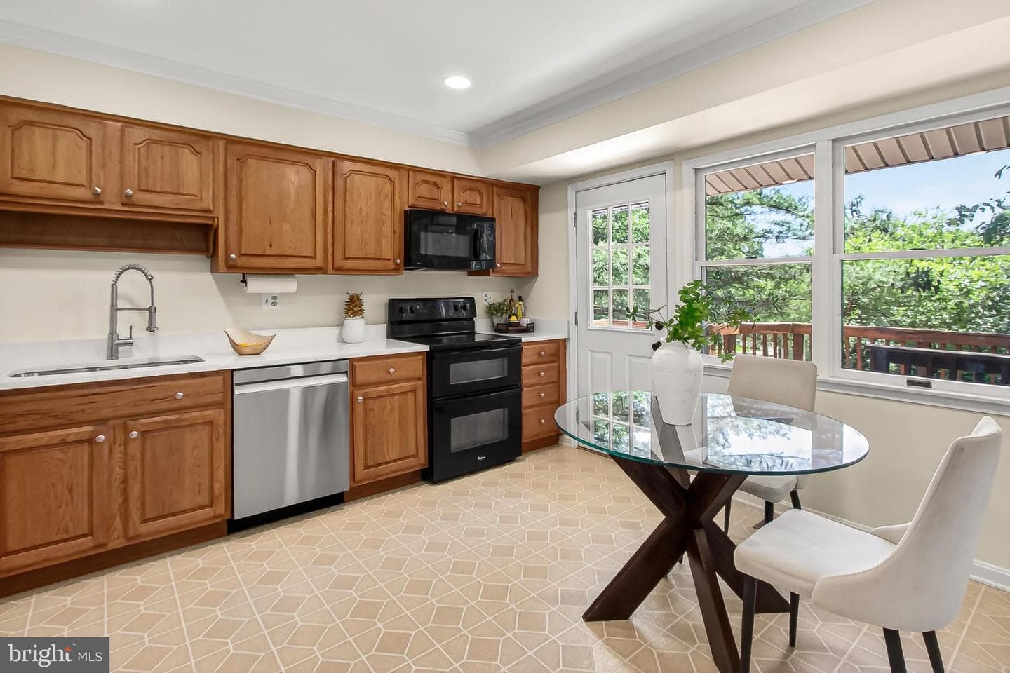 6908 Rochambeau Place photo 18
