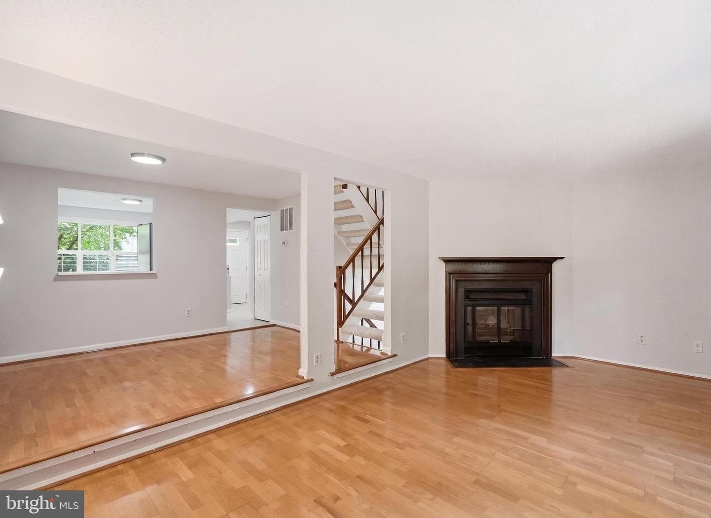 5851 Jacksons Oak Court photo 3