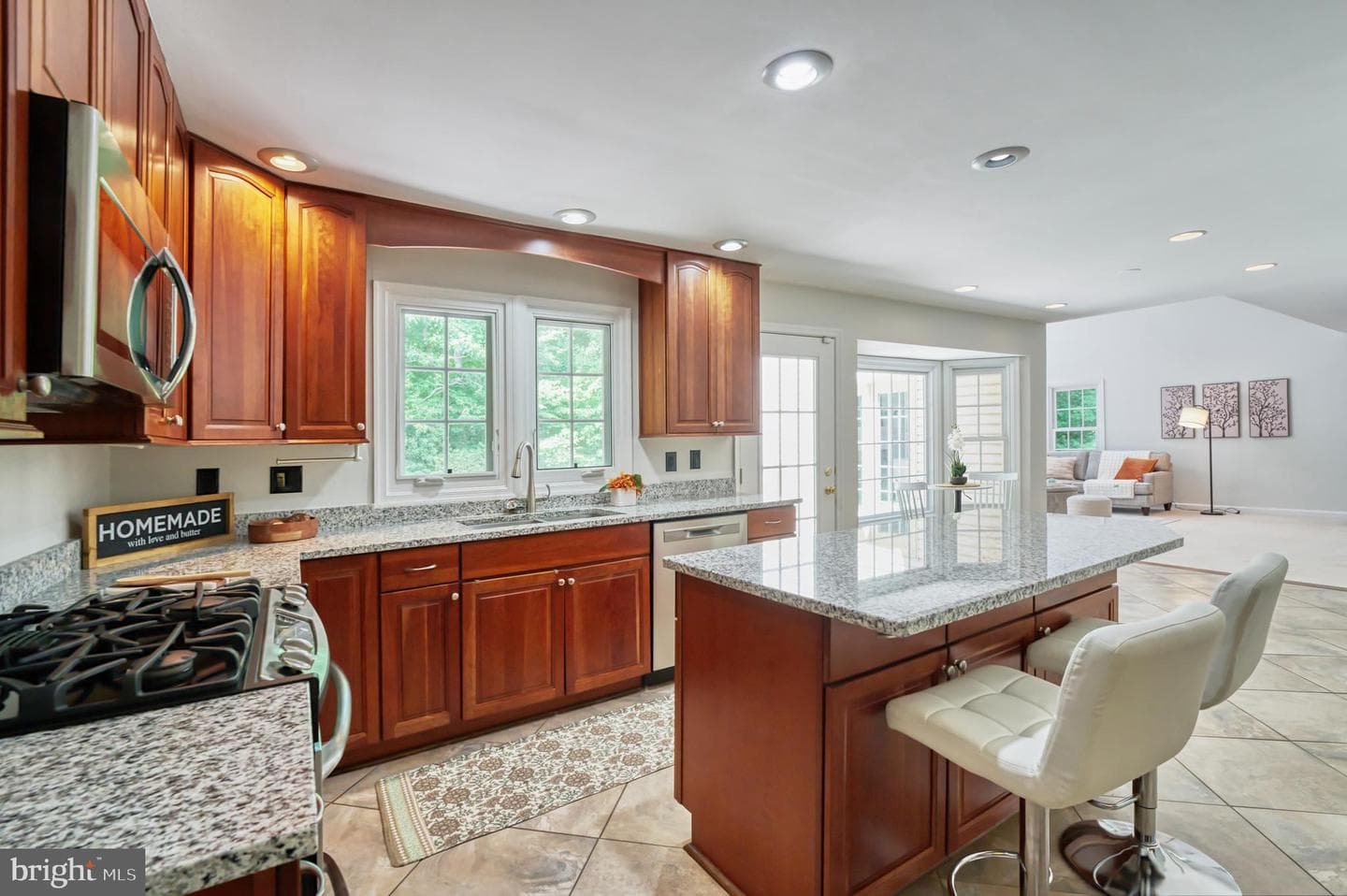8722 Foxhall Terrace photo 23