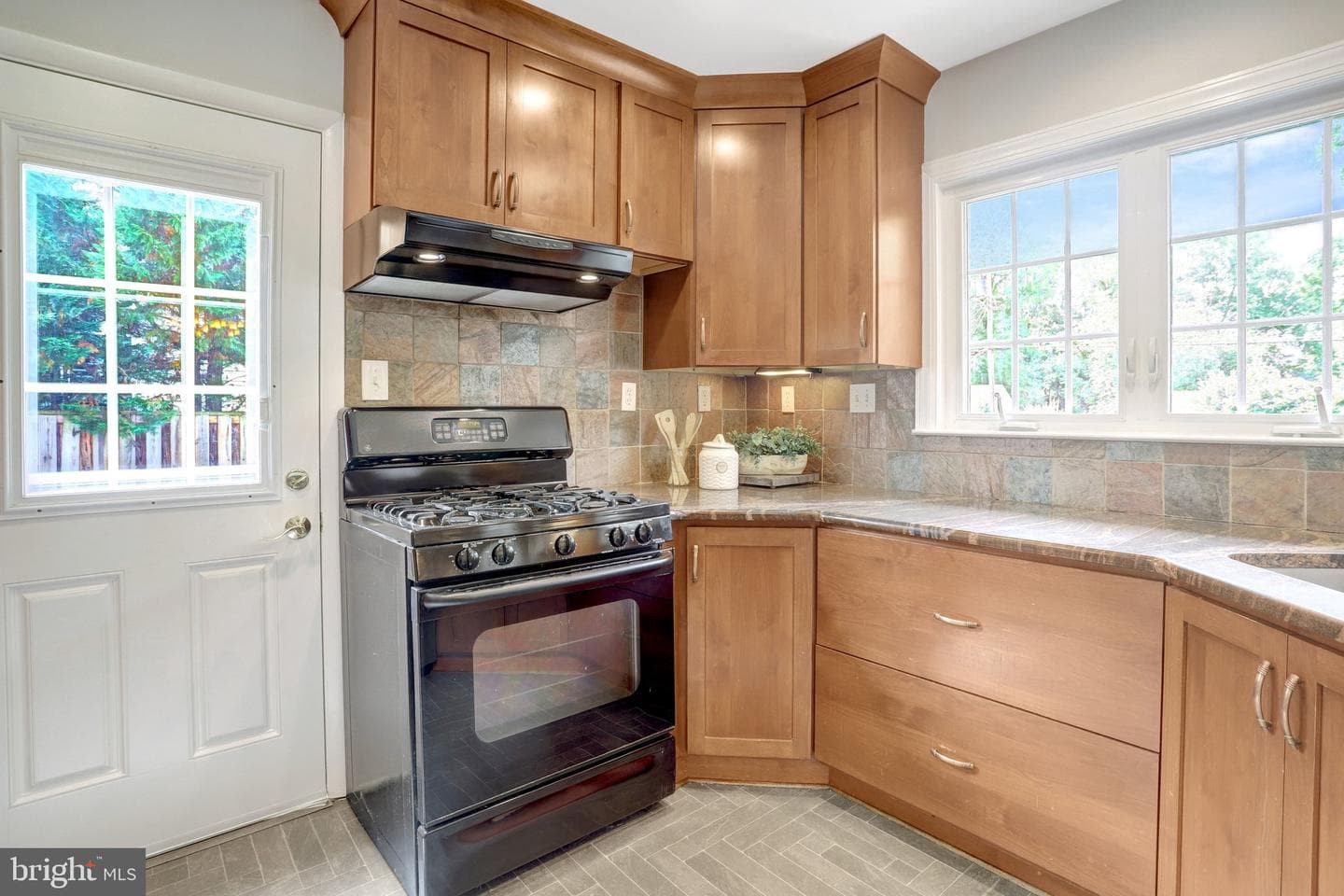 2106 Basset Street photo 14