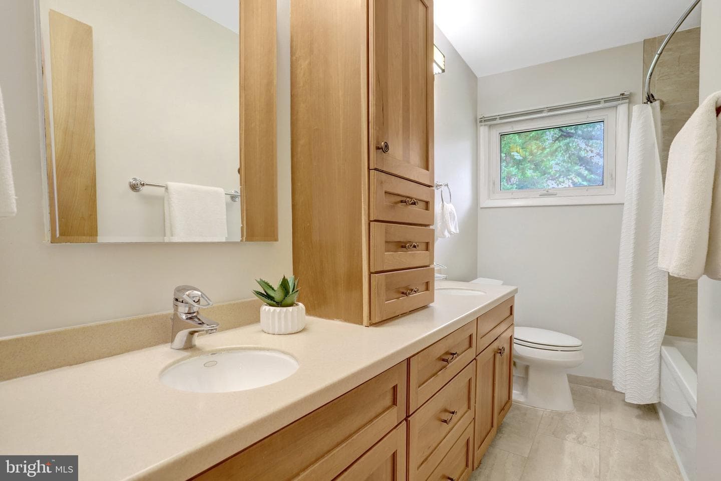 2106 Basset Street photo 25