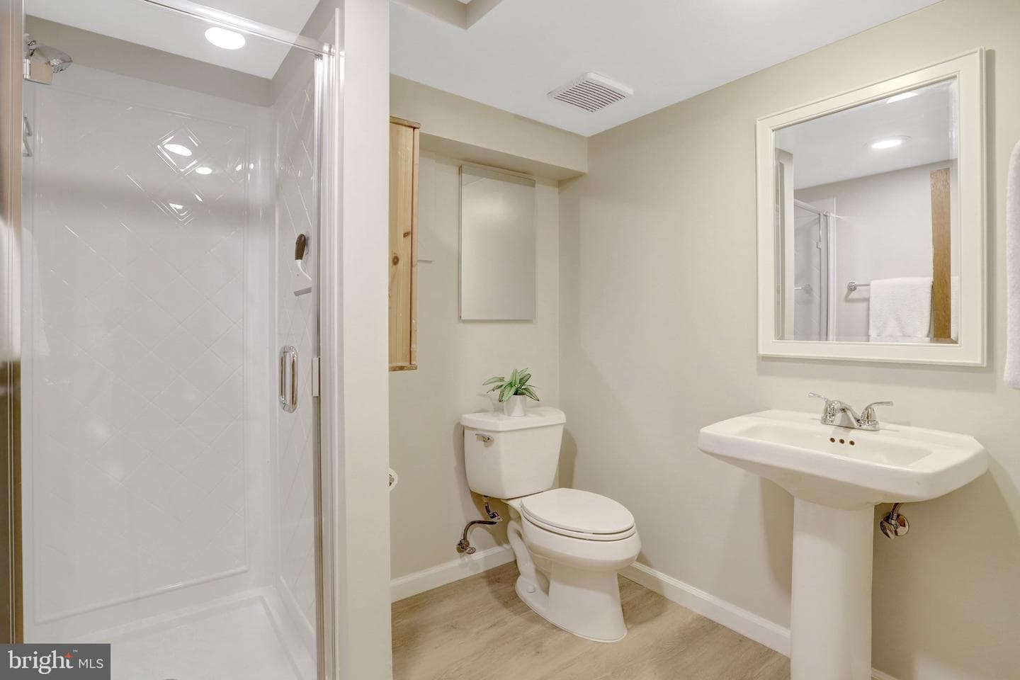 2106 Basset Street photo 33