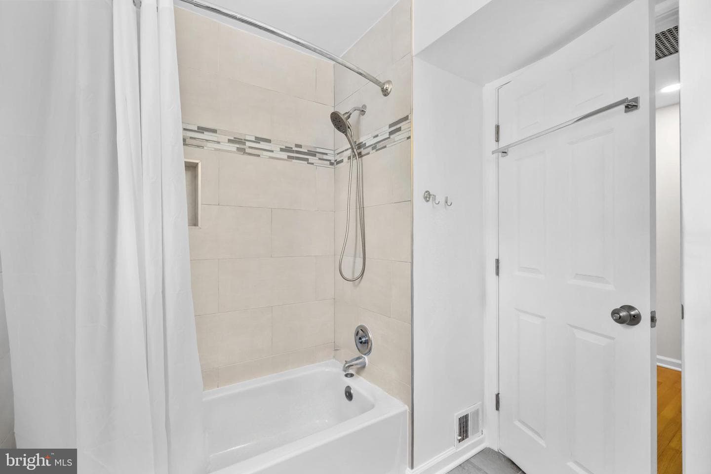 7402 Dunston Street photo 22
