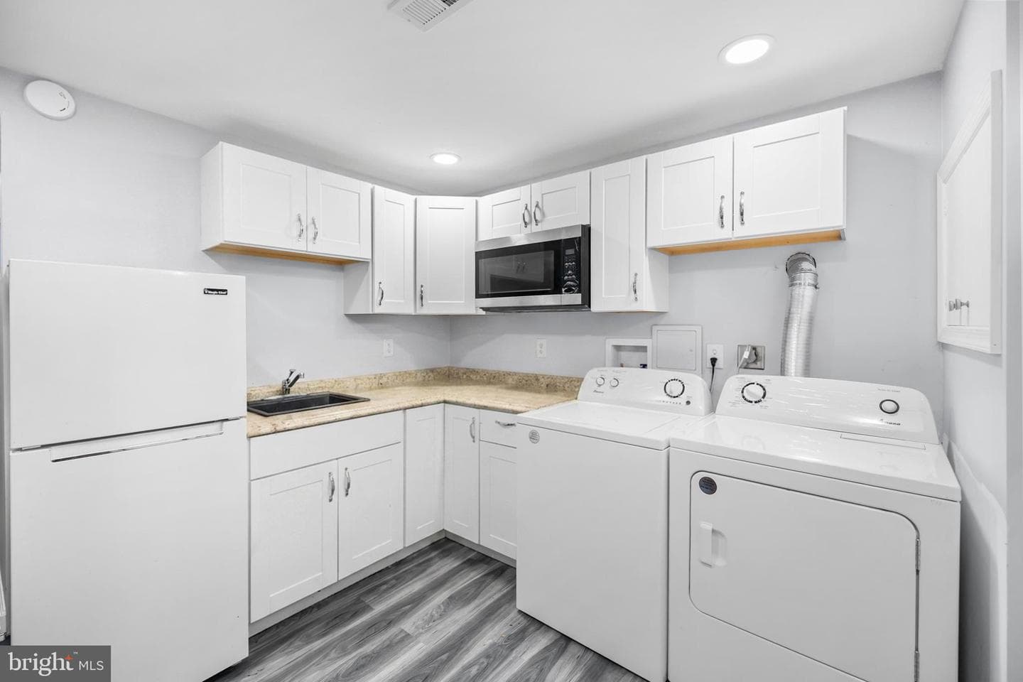 7402 Dunston Street photo 31