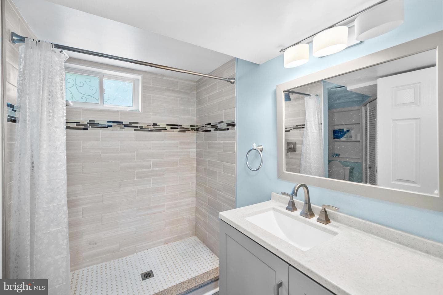 7402 Dunston Street photo 32