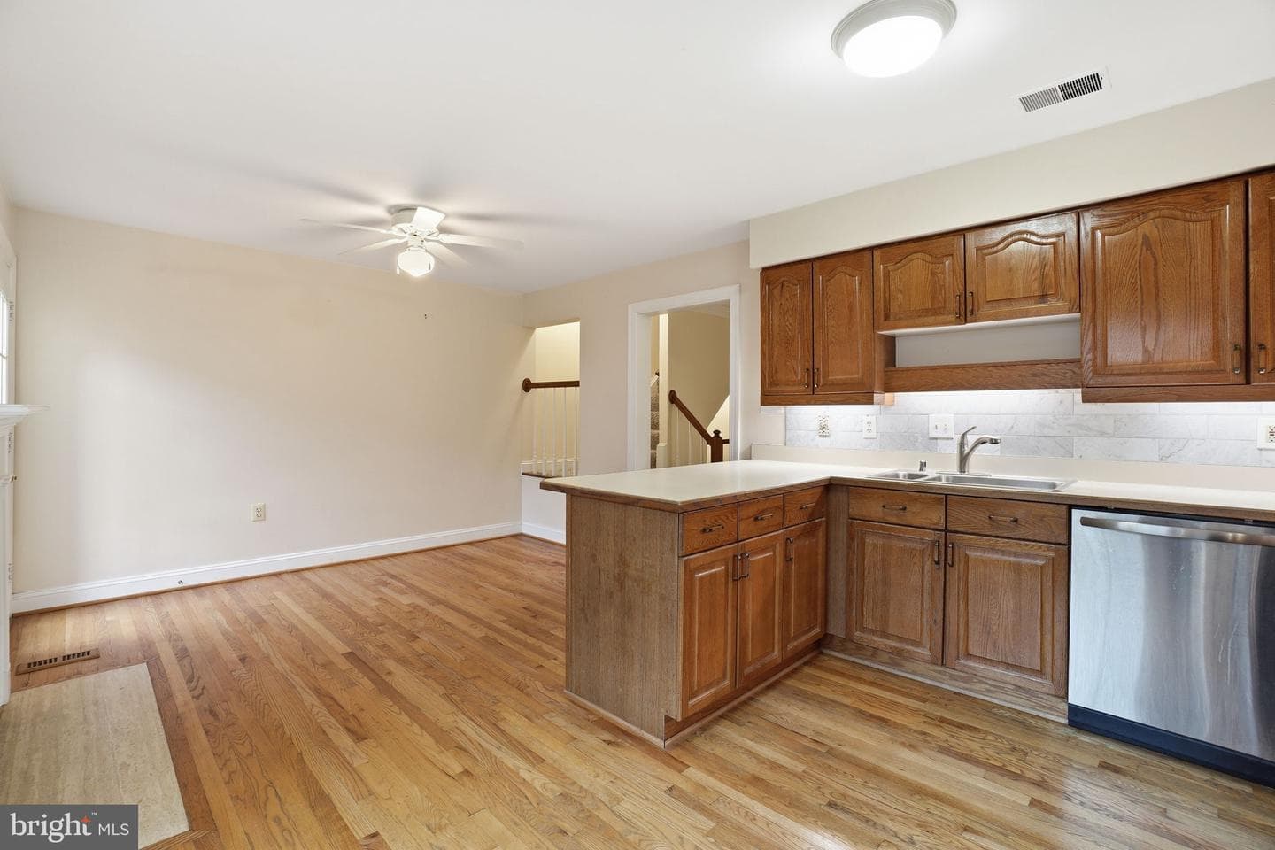 6537 Milva Lane photo 4