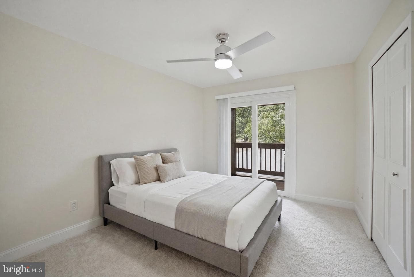 6090 Essex House Square #b photo 11