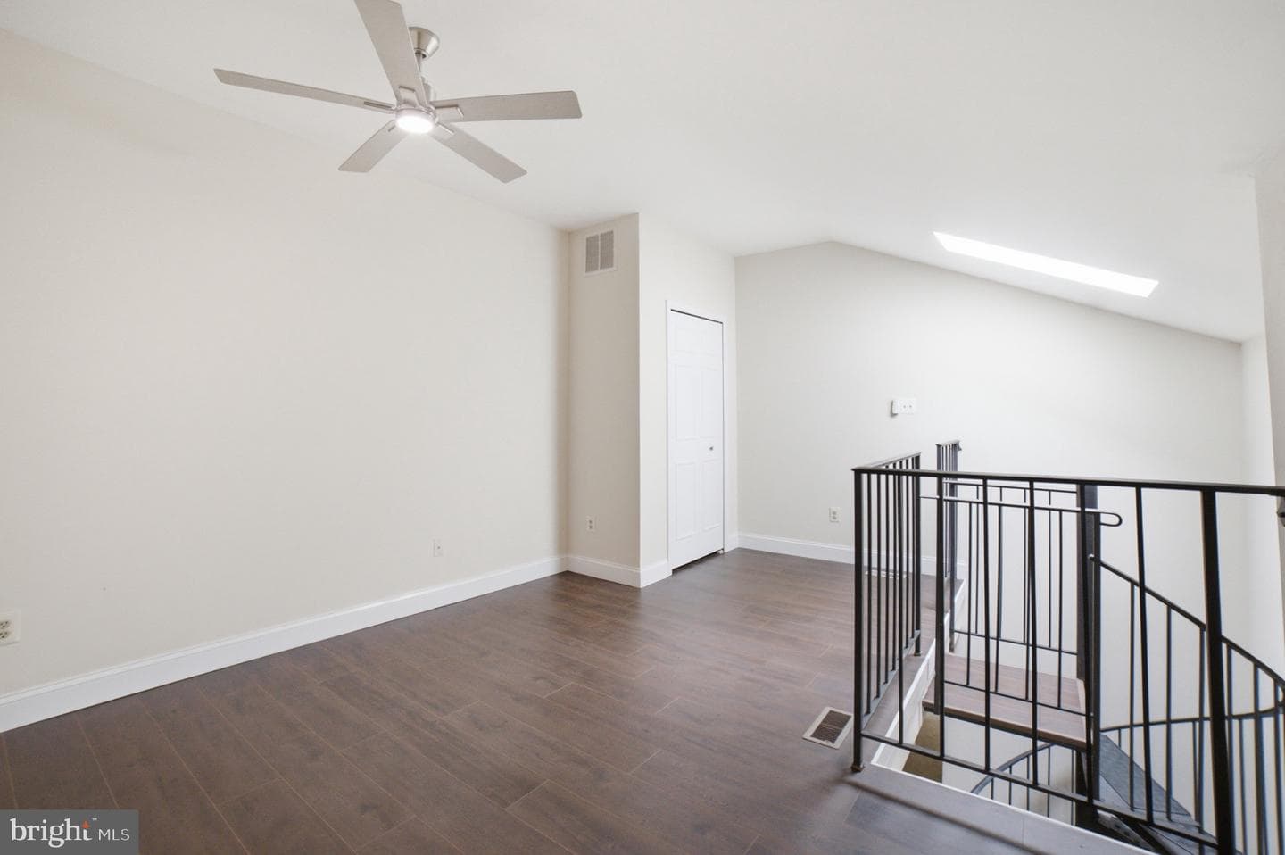 6090 Essex House Square #b photo 14