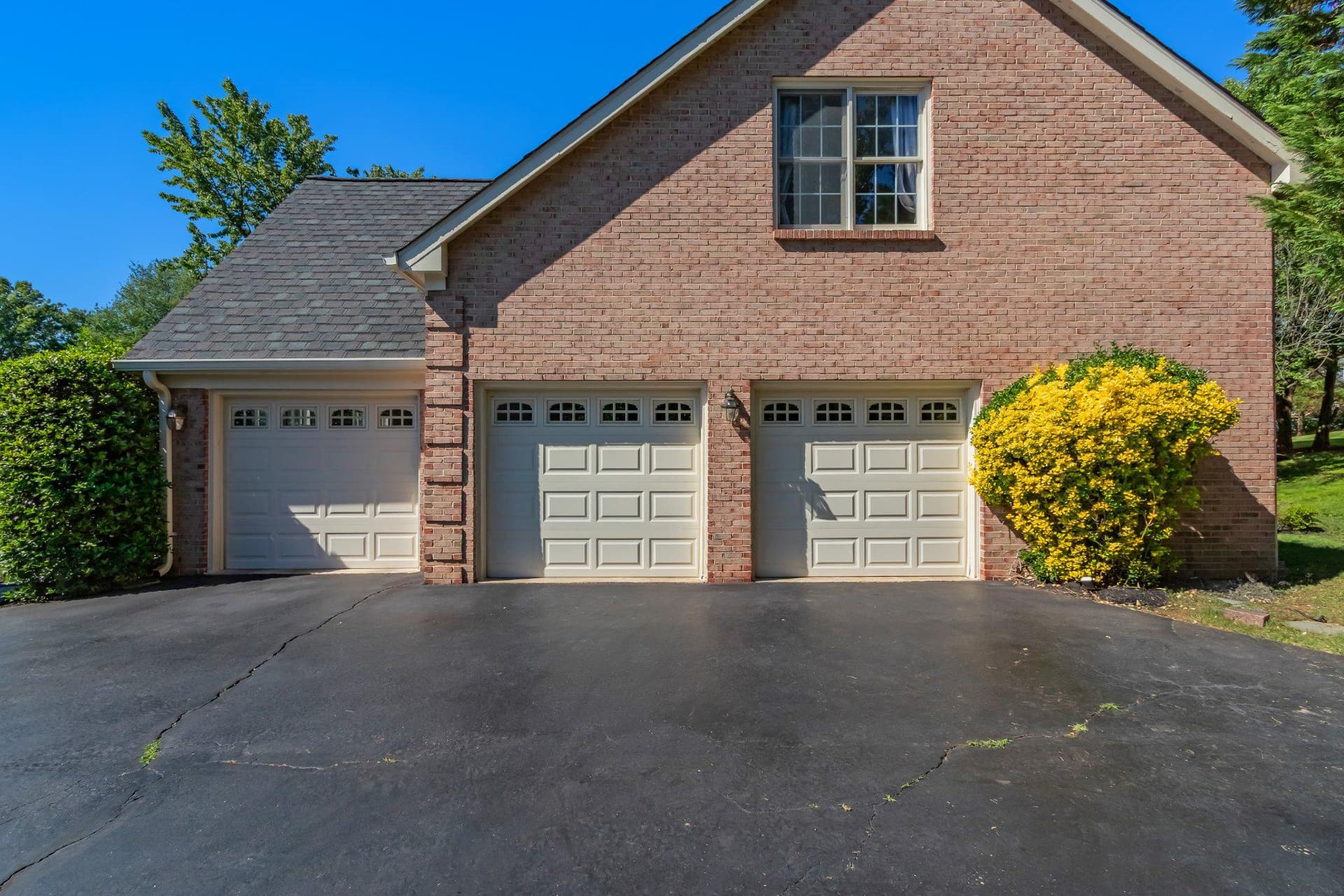 1289 Middleton Court photo 4