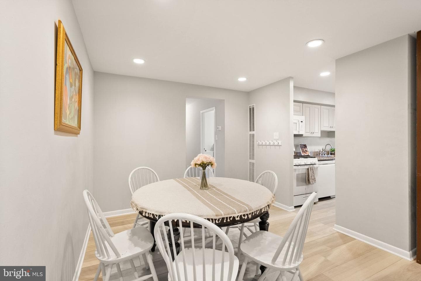 11200 Chestnut Grove Square #302 photo 3