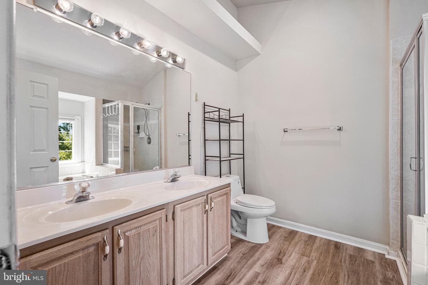 7059 Kings Manor Drive photo 12