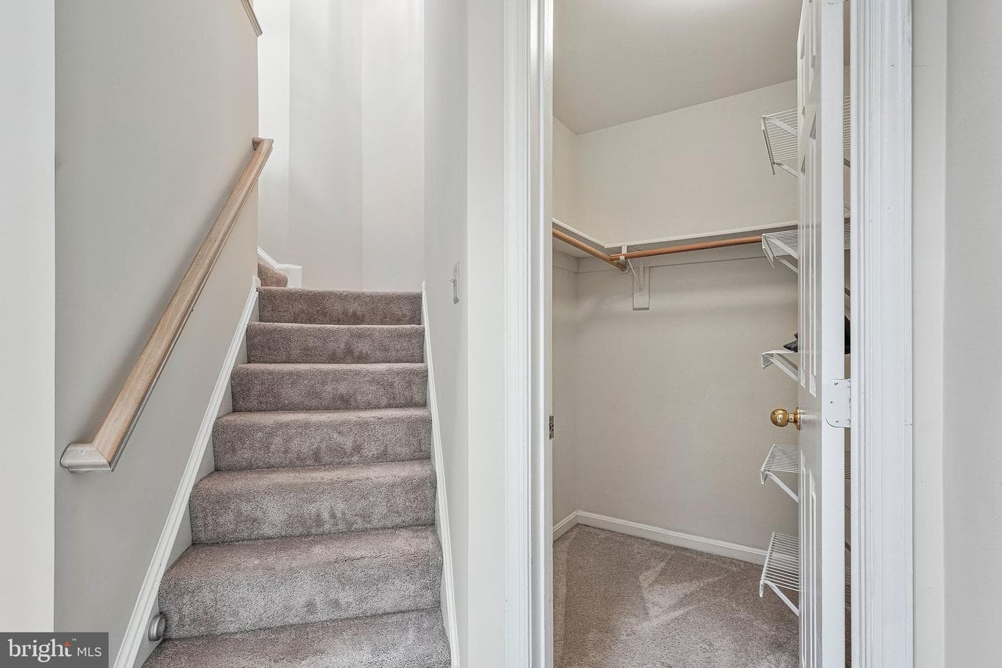 7059 Kings Manor Drive photo 14
