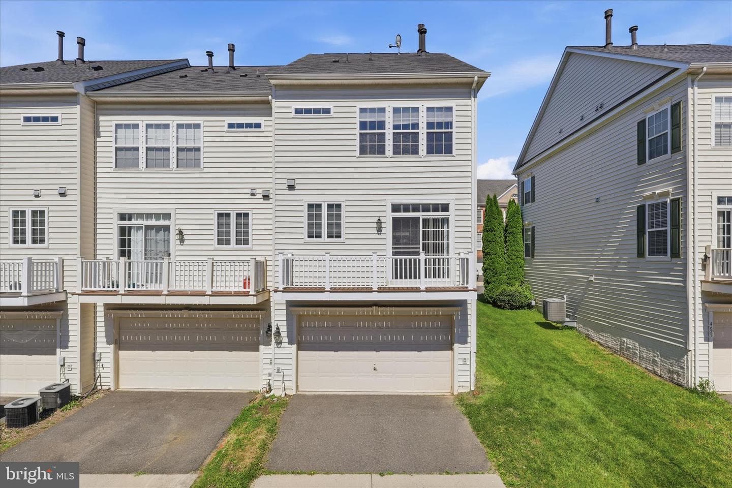 4677 Carisbrooke Lane photo 33