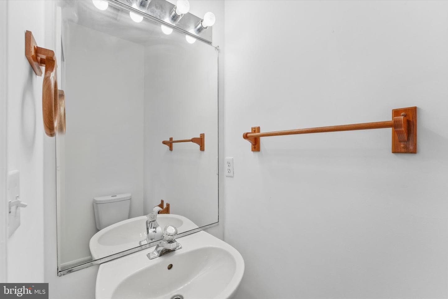 2550 James Monroe Circle photo 52