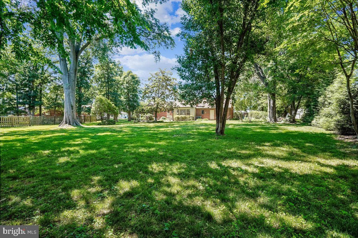 5515 Bradley Boulevard photo 8