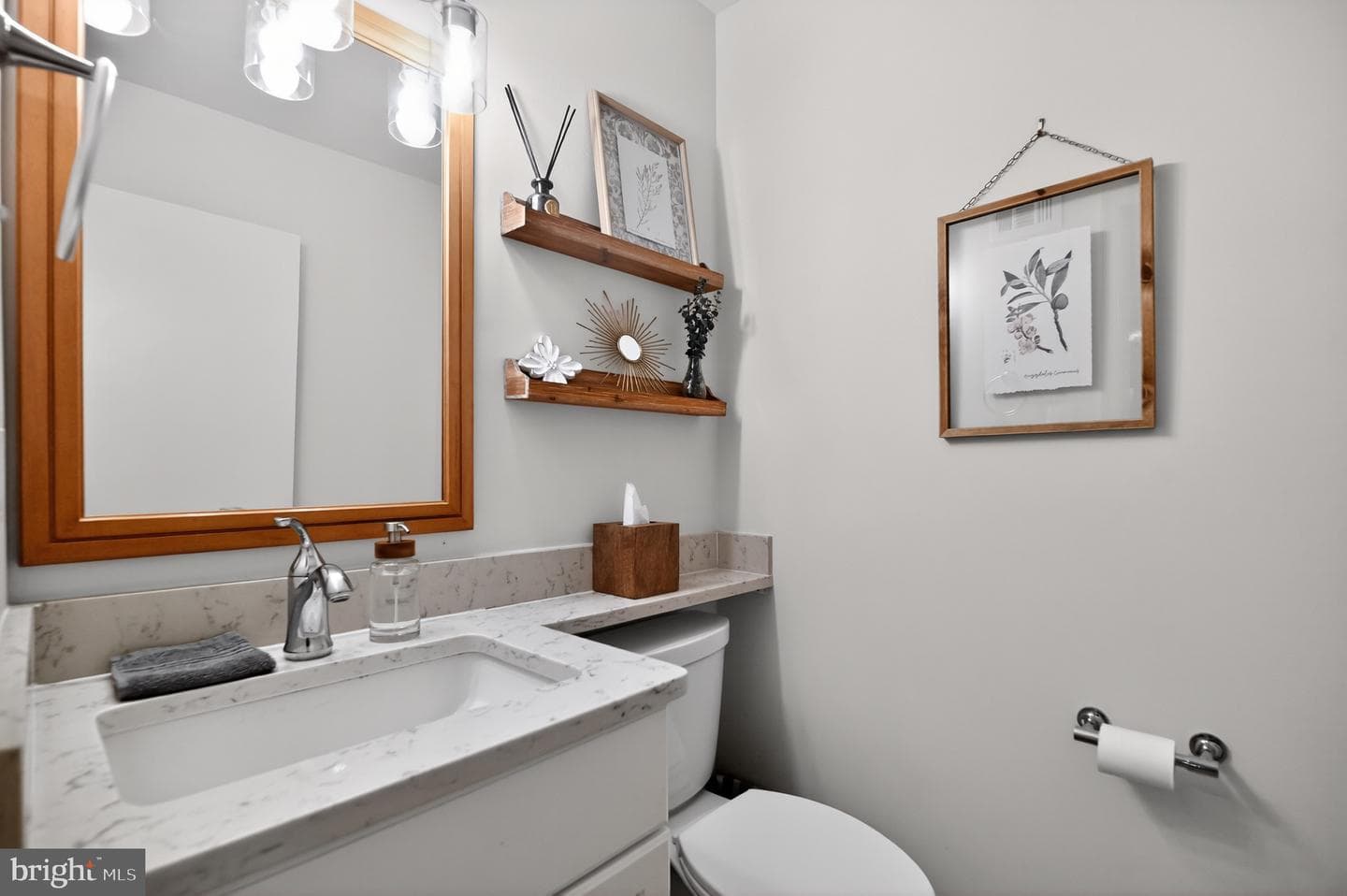 6027 Queenston Street photo 15