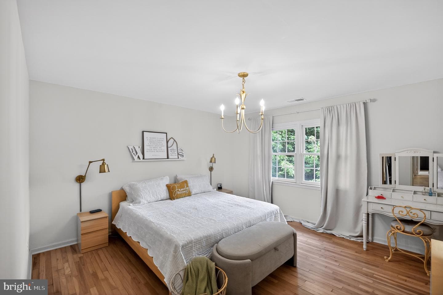 6027 Queenston Street photo 16