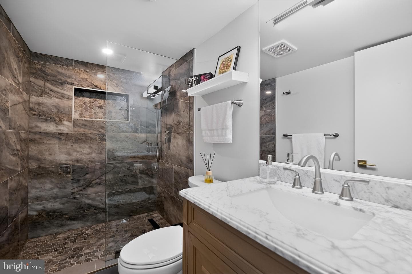 6027 Queenston Street photo 27